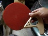 Tischtennis-Schläger mit Pistolengriff