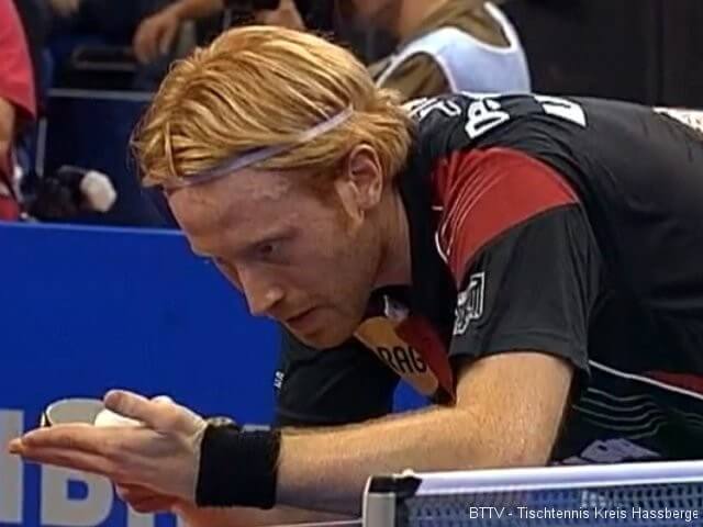 Christian Süß beim Aufschlag bei der Tischtennis EM 2009 in Stuttgart
