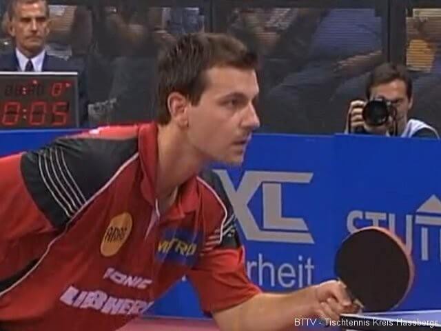 Timo Boll erwartet Aufschlag bei der Tischtennis EM 2009 in Stuttgart