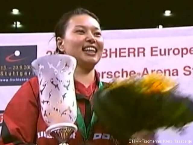 Wu Jiaduo bei Siegerehrung bei der Tischtennis EM 2009 in Stuttgart