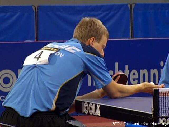 Patrick Baum beim Aufschlag bei der Tischtennis deutsche Meisterschaft 2010