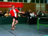 Alexander Burkard erwartet artistisch den Ball