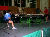 Jindrich Pansky sitzt auf einem Stuhl und wartet auf den Tischtennisball