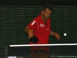 Jürgen Schlicker mit einem Rückhand-Unterschnittball.