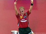 Ruwen Filus jubelt am Boden bei der Tischtennis EM 2009 in Stuttgart