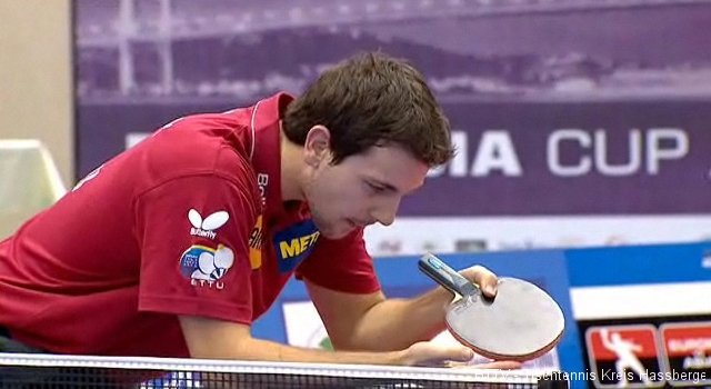 Timo Boll beim Aufschlag