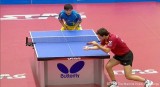Timo Boll konzentriert beim Aufschlag gegen Wang Hao