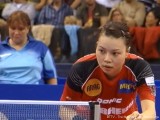 Wu Jiaduo beim Aufschlag bei der Tischtennis EM 2009 in Stuttgart